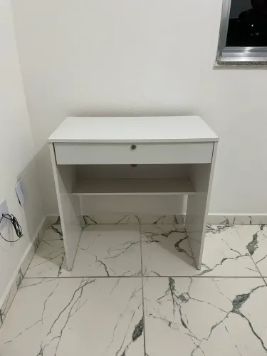 escrivaninha com gaveta 