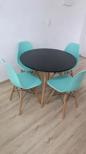 Mesa e Cadeiras
