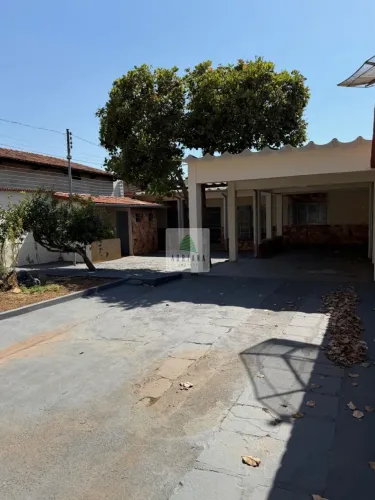 Aluguel Casa Com Vocação Comercial Muito Ampla 4 Quartos Sendo 2 Suí