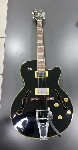 Guitarra Condor JC16 com Bigsby