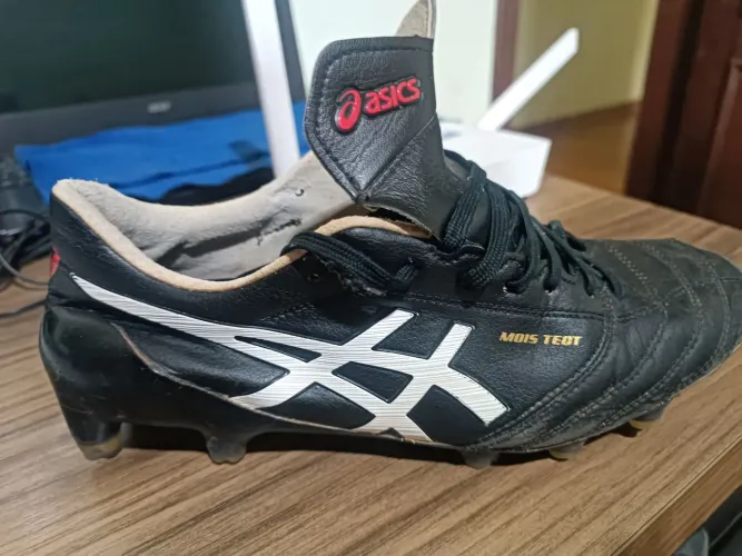 Chuteira asics