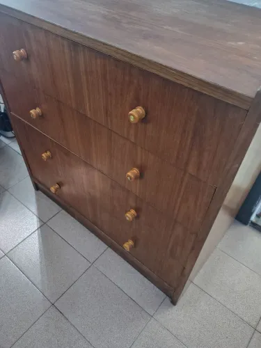 Cômoda de madeira