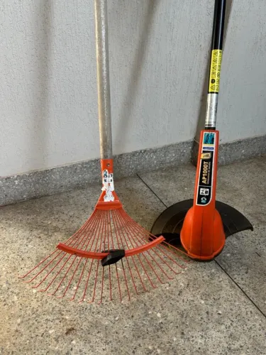 Roçadeira elétrica Tramontina + Rastelo de ferro