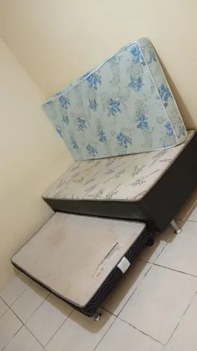 Vendo Cama box solteiro com Colchão