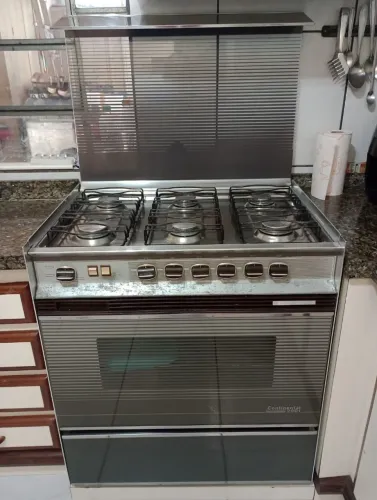 Fogão continental 2001 6 bocas, e forno funcionando perfeitamente.