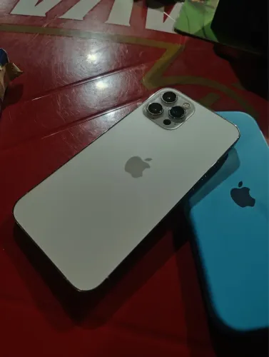iPhone 12 pro max branco