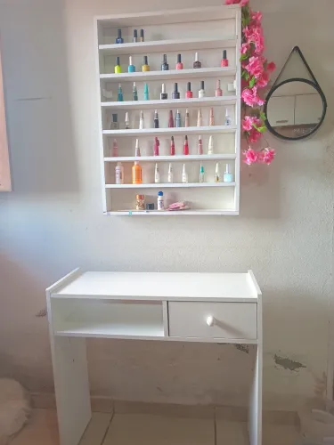 M3sinha de unha e espositor de esmaltes