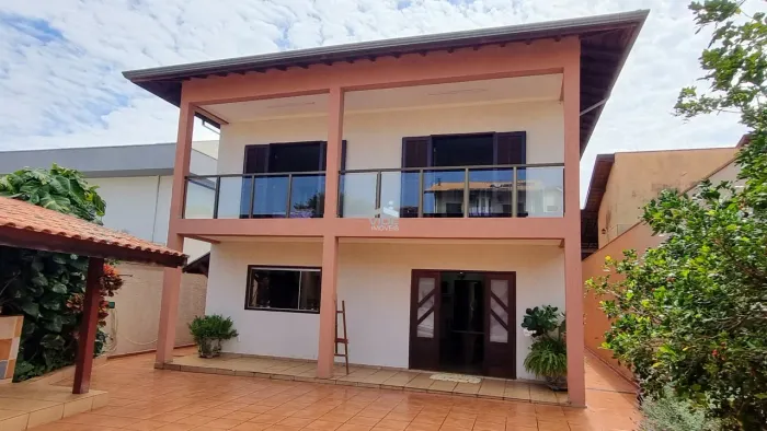 Venda de Casa em Condomínio em Campinas-SP com 4 Quartos, 2 Suítes, 2 Salas e 501m² de Áre
