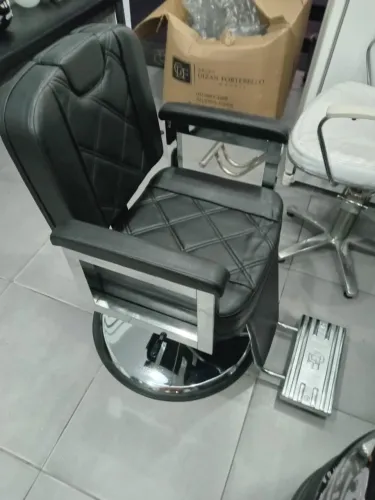 Cadeira de Barbeiro e kit de Barbeiro
