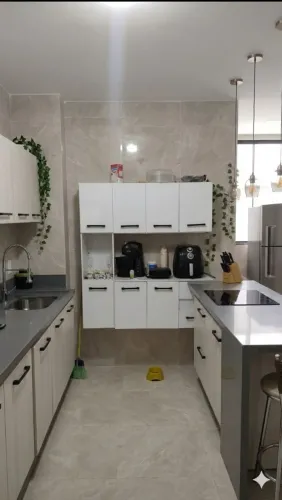Armário de cozinha de parede em perfeito estado