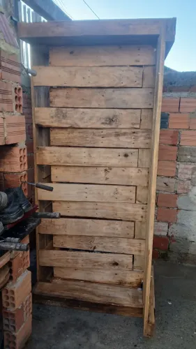 Sofa de madeira