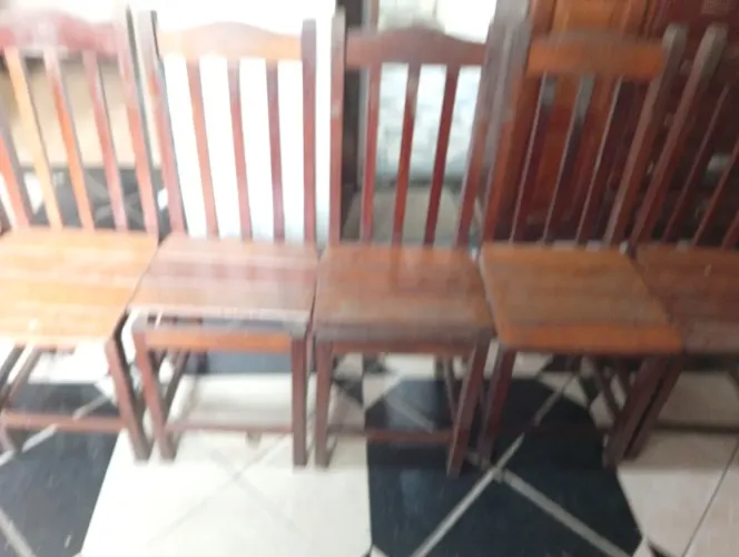 Mesa com 6 cadeira