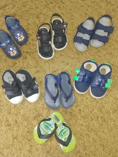 Lote Sapatos e sandália infantil.