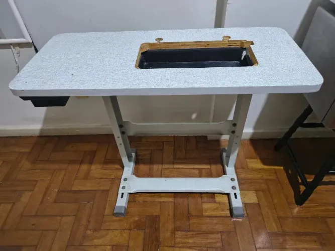 Mesa para máquina de costura doméstica