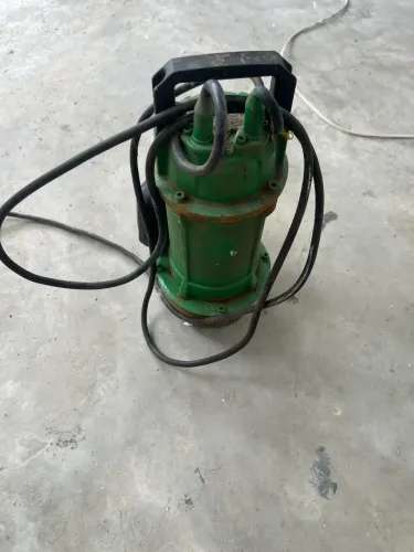 Bomba submersível 220v