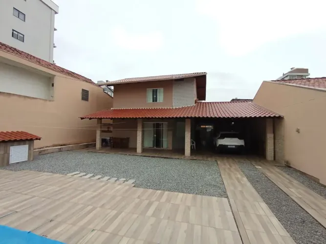 CASA PARA VENDA EM CAMBORIÚ