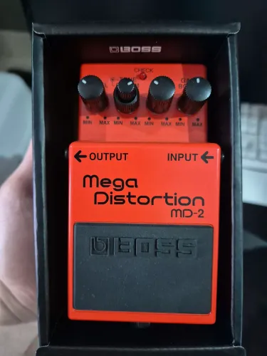 Pedal boss mega distortion md2