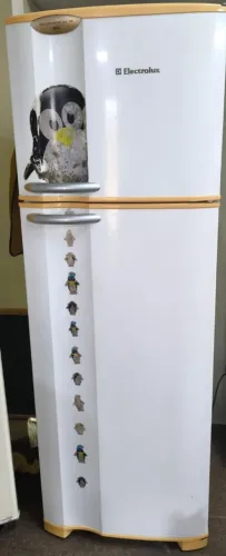 Vendo geladeira Eletrolux usada na voltagem 110w em excelente estado funcionando 