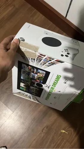Xbox series S com caixa