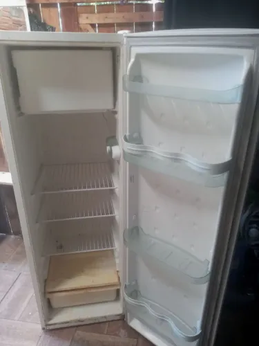 Vende-se geladeira
