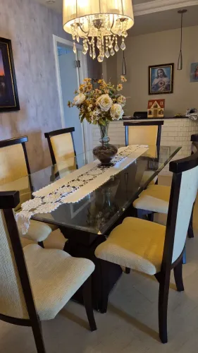 Vendo ou troco, por mesa com 4 cadeiras