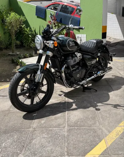 Royal Enfield Super Meteor 650 impecável