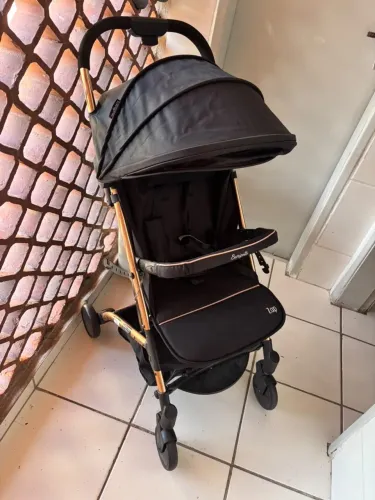 Carrinho de bebê e bebê conforto burigotto zap