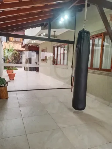 Casa à venda com 3 suítes no condomínio Aruã, Mogi das Cruzes - SP