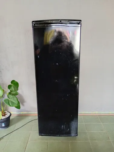 Freezer Brastemp vertical do grande gelando perfeitamente