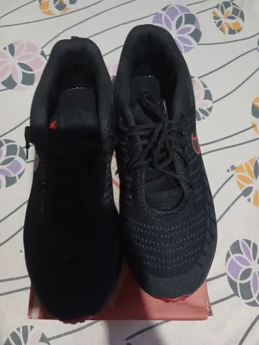 Tênis masculino da niike número 41,usado uma vez por 80$ facilito a entrega até o centro