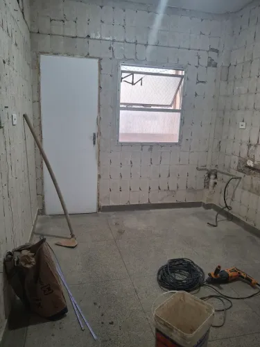 Precisa-se de Ajudante de Obras