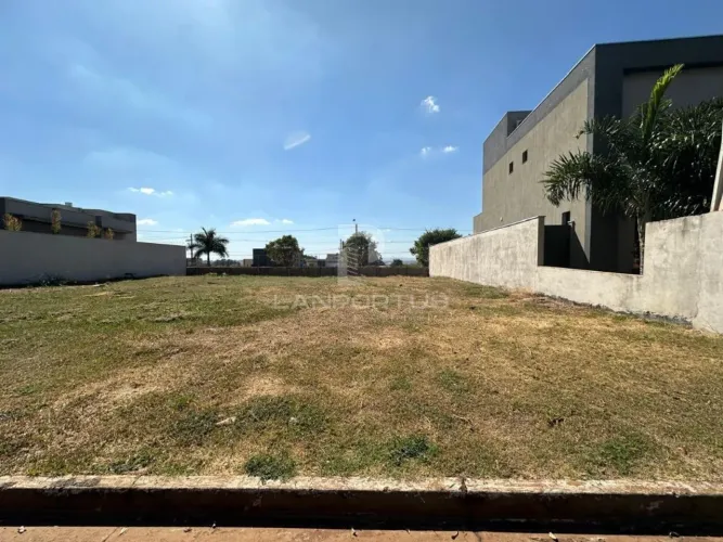 Terreno no Condomínio Villa Romana