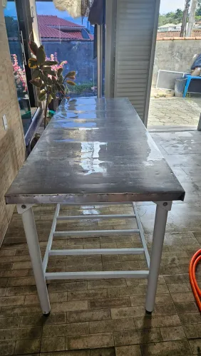 Vendo mesa de alumínio