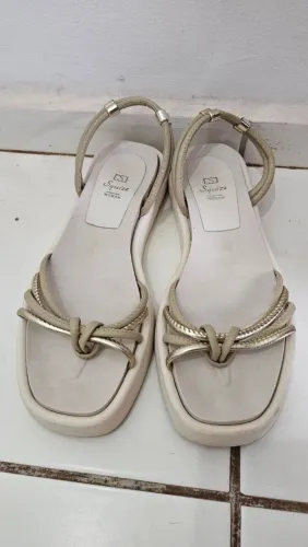 Rasteirinha branca com dourado