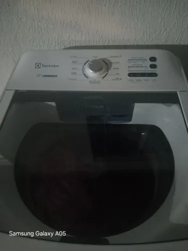 Maquina de lavar roupa Electrolux 17 quilos semi nova 17 quilos 3 mês de uso valor 1500