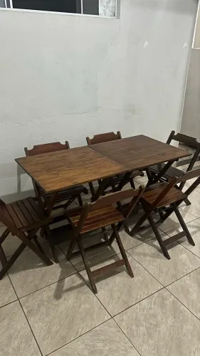 Mesa dobrável de madeira + 7 cadeiras dobráveis 