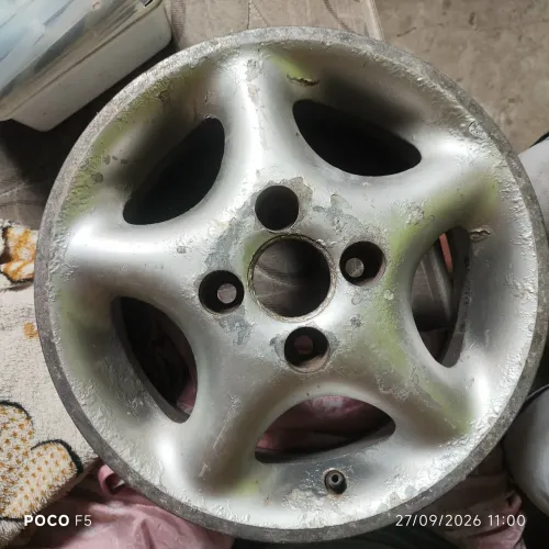 Vendo rodas de carro, moto e calotas originais
