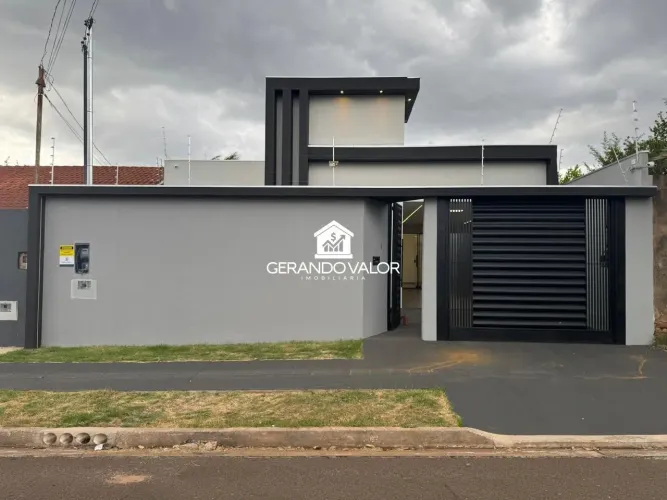 Casa c/ Suíte + 2 quartos, Área Gourmet - amplo quintal