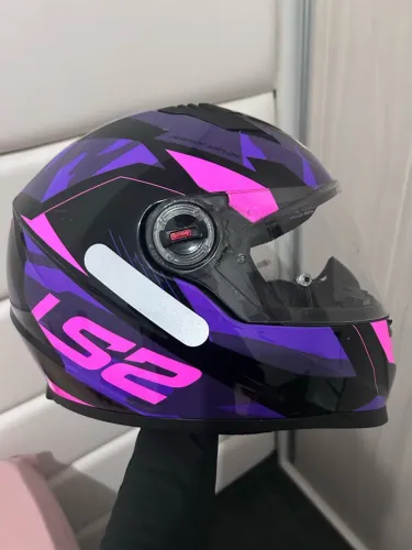 VENDO LS2 TANK ROXO VALOR 850,00 USADO POUCO TAMANHO 58 ENTRAR EM CONTATO 31 9 *