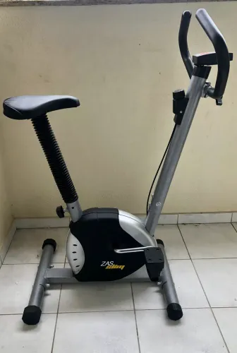 Bicicleta ergométrica Semi nova ZÁS Slim