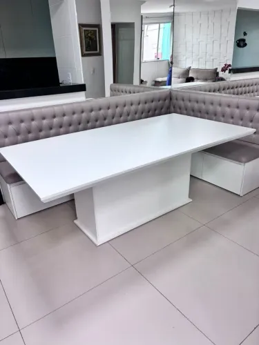 Mesa de jantar em madeira MDF branca 