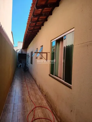 Casa à Venda em Lagoa Azul, Bela Vista do Paraíso - PR