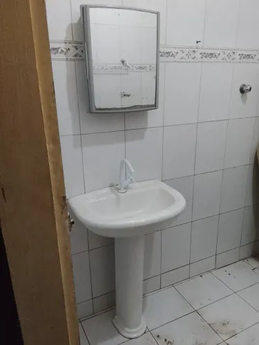 Vendo Pia de banheiro com Base e Espelho 