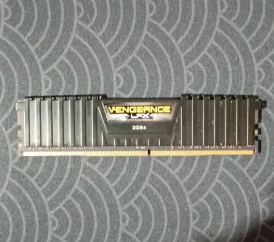 memória RAM 8 GB 2400HZ CORSAIR