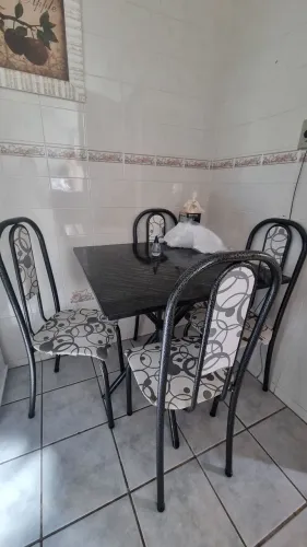 Mesa super conservada 4 lugares!