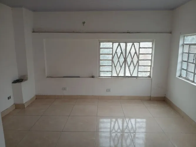 Alugo quarto, sala e cozinha, sem garagem e não aceitamos animais.