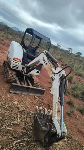 Mini escavadeira Bobcat 325