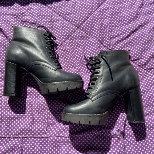Bota Cano Curto Salto Plataforma Preto