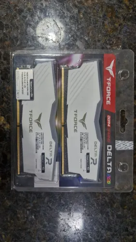 Memória RAM DDR4 16GB 3200MHz RGB T-Force Delta - NUNCA USADA