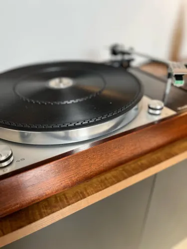 Toca discos Thorens TD 150 MkII AB